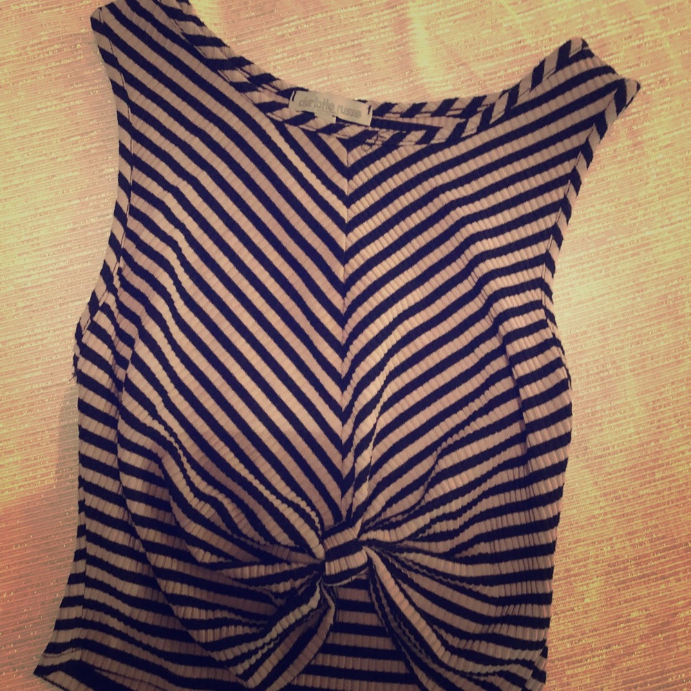Adorable crop top!